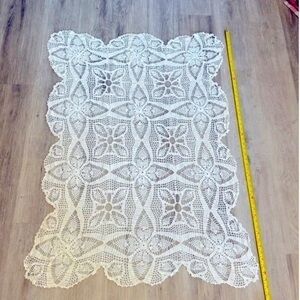 Vintage 1970’s beautiful 3ft x 4ft handmade crochet lace doily table cloth cover